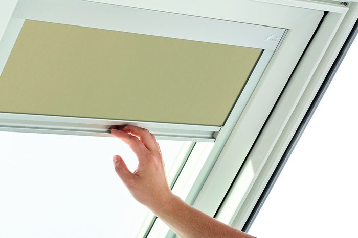 Store occultant beige marron